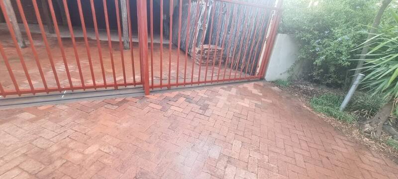 Side view : gate travelling on track alongside the boundary